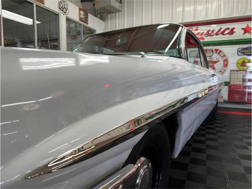 1961 Pontiac Bonneville 2nd Gen - Image 13 of 31
