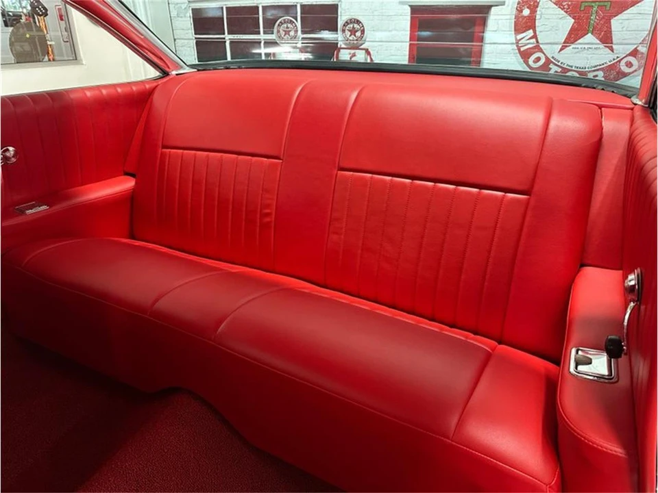 1961 Pontiac Bonneville 2nd Gen - Image 28 of 31
