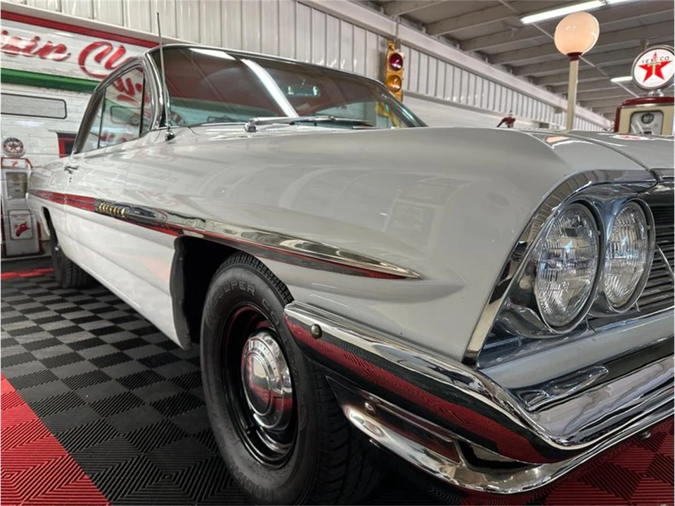 1961 Pontiac Bonneville 2nd Gen - Image 4 of 31