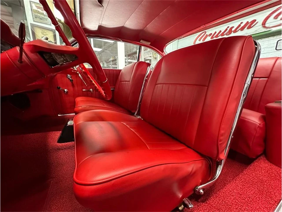 1961 Pontiac Bonneville 2nd Gen - Image 25 of 31