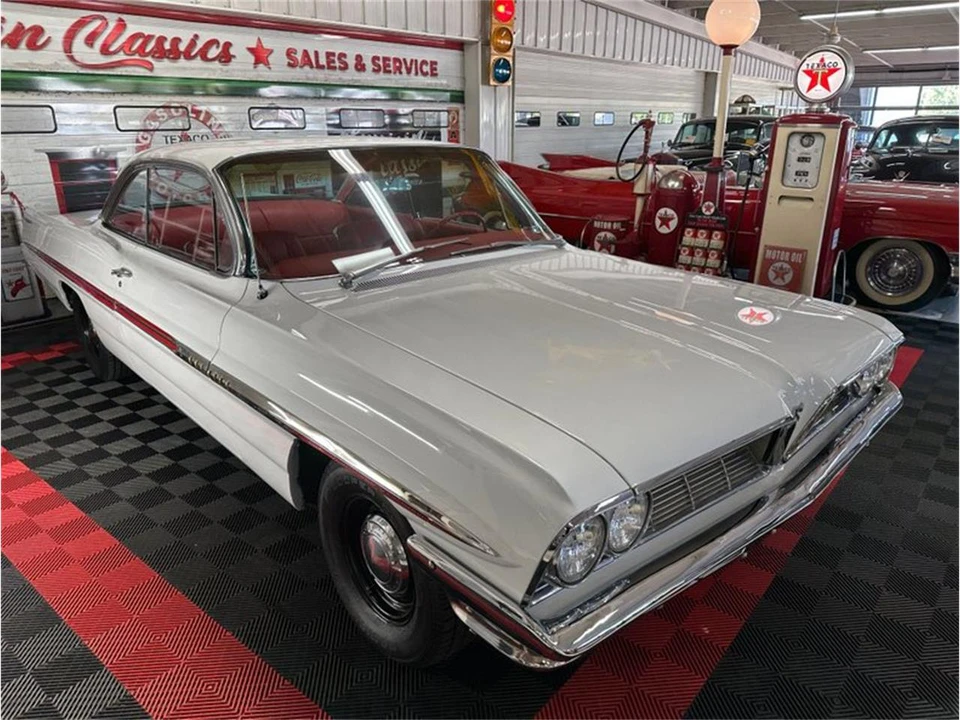 1961 Pontiac Bonneville 2nd Gen - Image 2 of 31