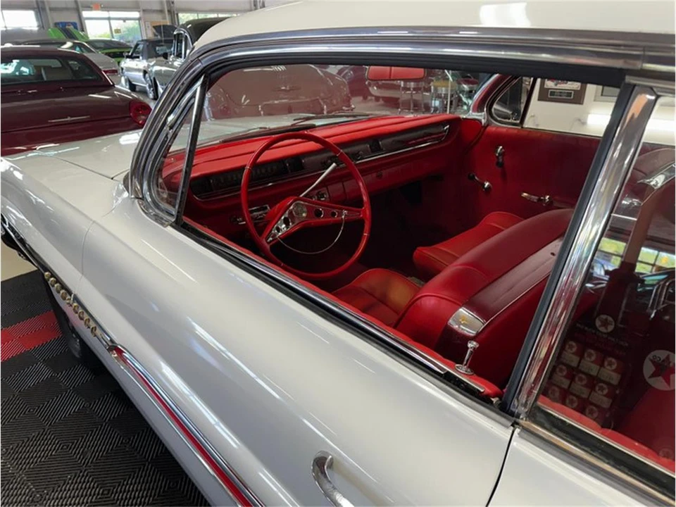 1961 Pontiac Bonneville 2nd Gen - Image 17 of 31