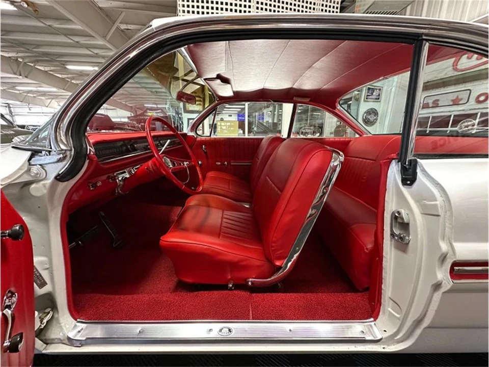 1961 Pontiac Bonneville 2nd Gen - Image 20 of 31