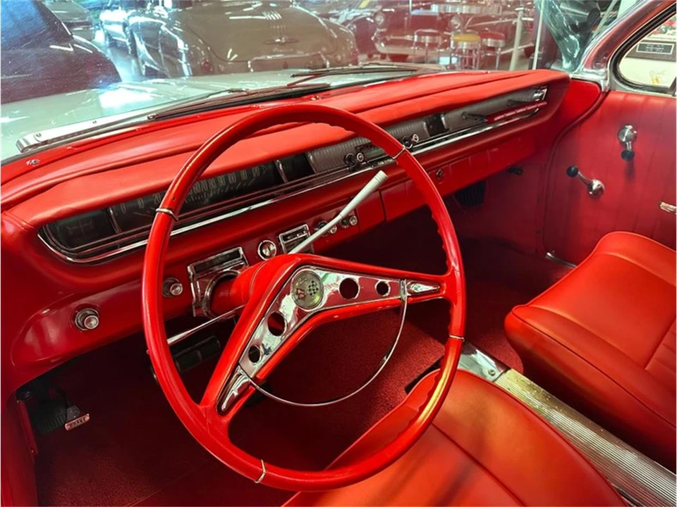 1961 Pontiac Bonneville 2nd Gen - Image 23 of 31