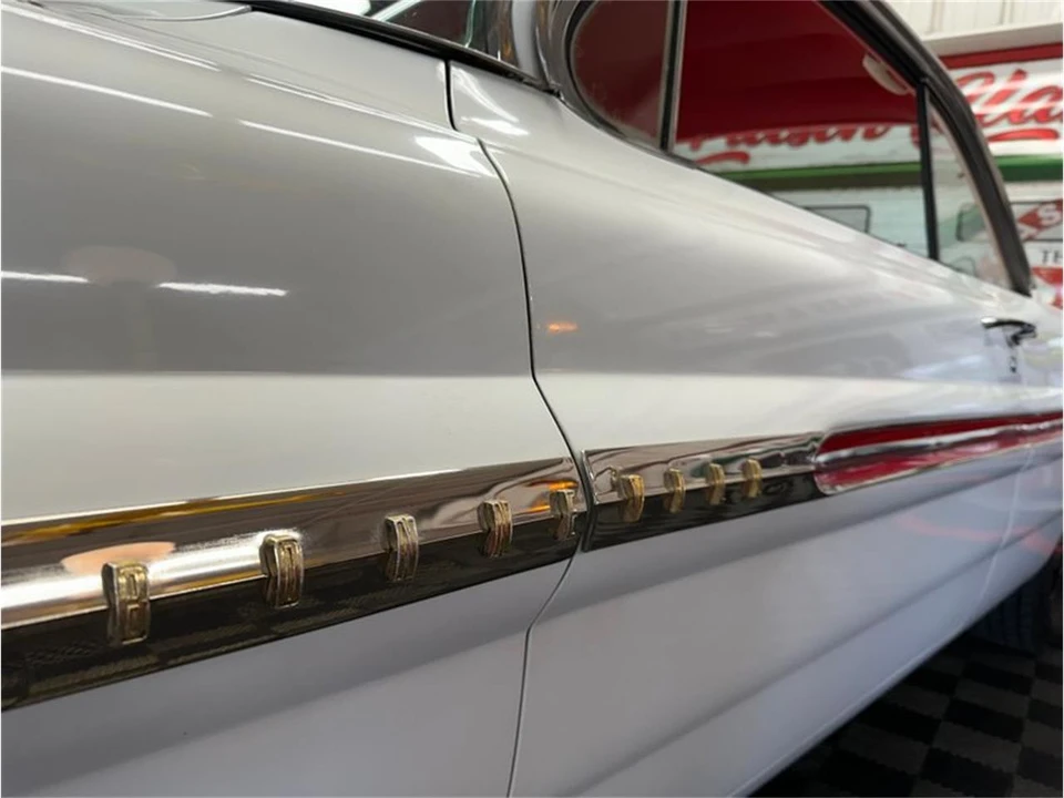 1961 Pontiac Bonneville 2nd Gen - Image 14 of 31
