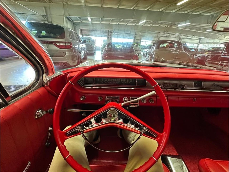 1961 Pontiac Bonneville 2nd Gen - Image 29 of 31