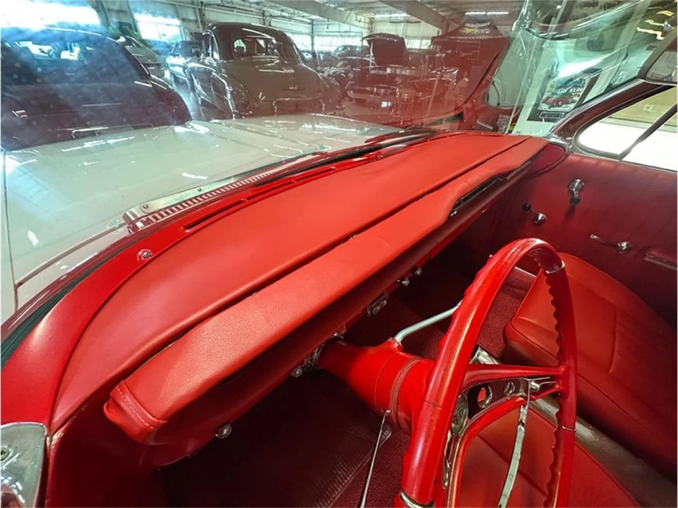 1961 Pontiac Bonneville 2nd Gen - Image 24 of 31