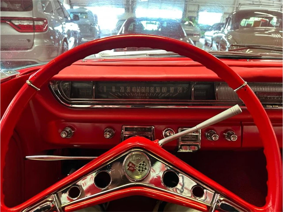 1961 Pontiac Bonneville 2nd Gen - Image 30 of 31