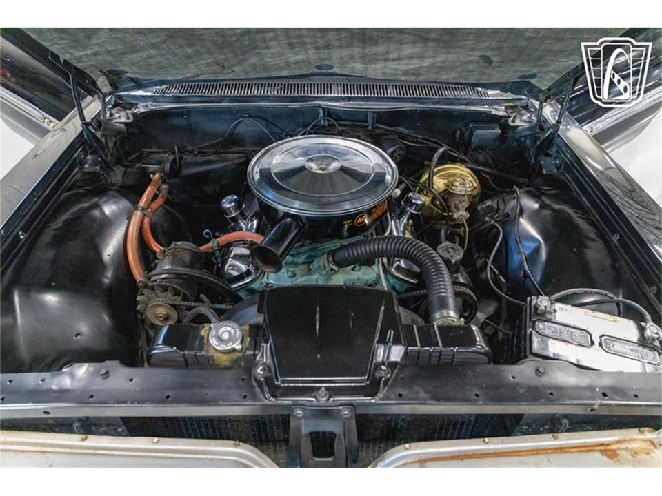 1961 Pontiac Bonneville 2nd Gen - Image 2 of 31