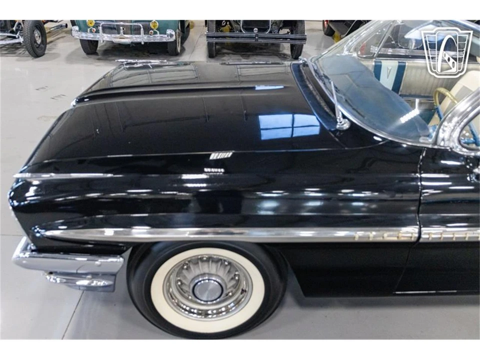 1961 Pontiac Bonneville 2nd Gen - Image 18 of 31
