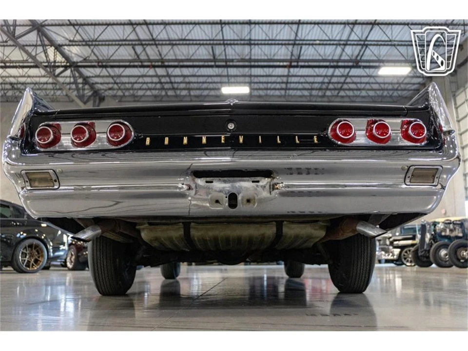 1961 Pontiac Bonneville 2nd Gen - Image 29 of 31
