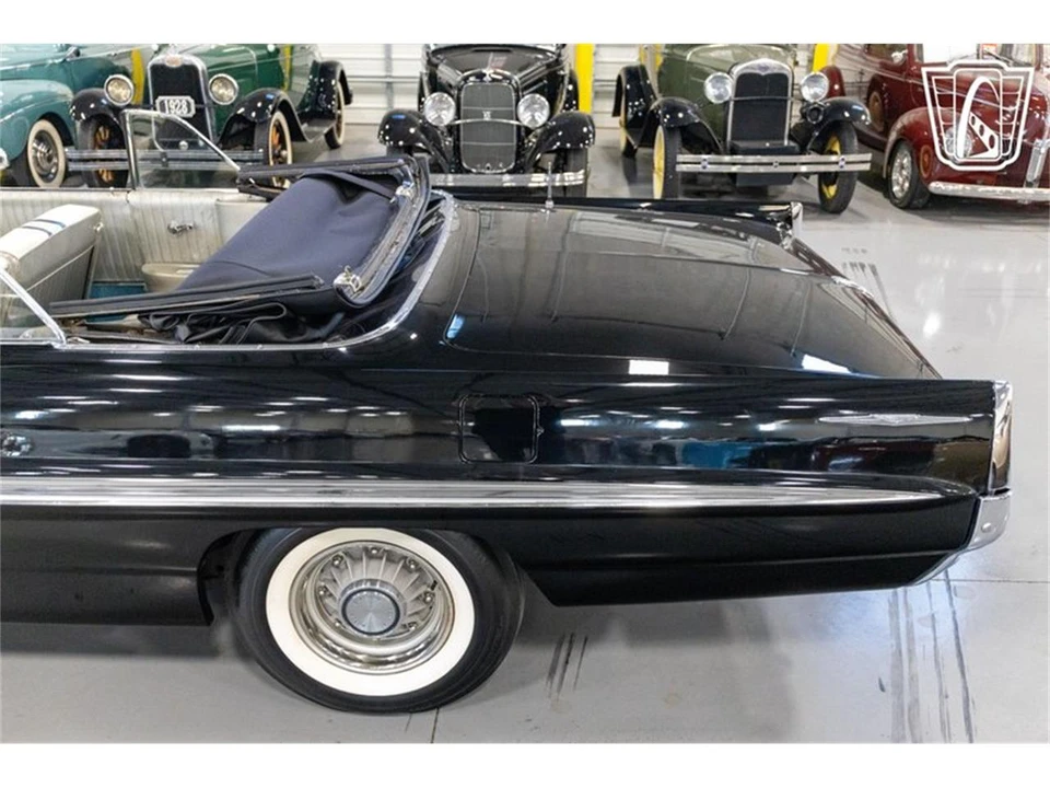 1961 Pontiac Bonneville 2nd Gen - Image 24 of 31