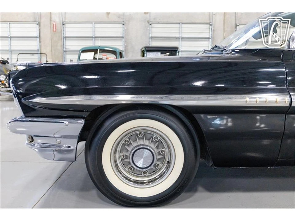 1961 Pontiac Bonneville 2nd Gen - Image 19 of 31