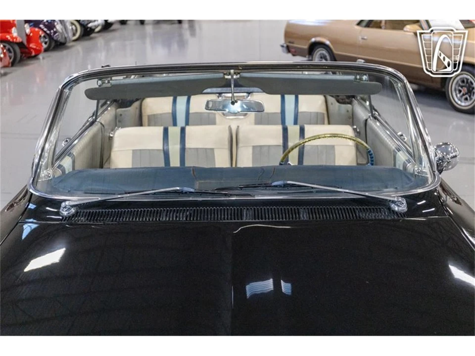 1961 Pontiac Bonneville 2nd Gen - Image 15 of 31