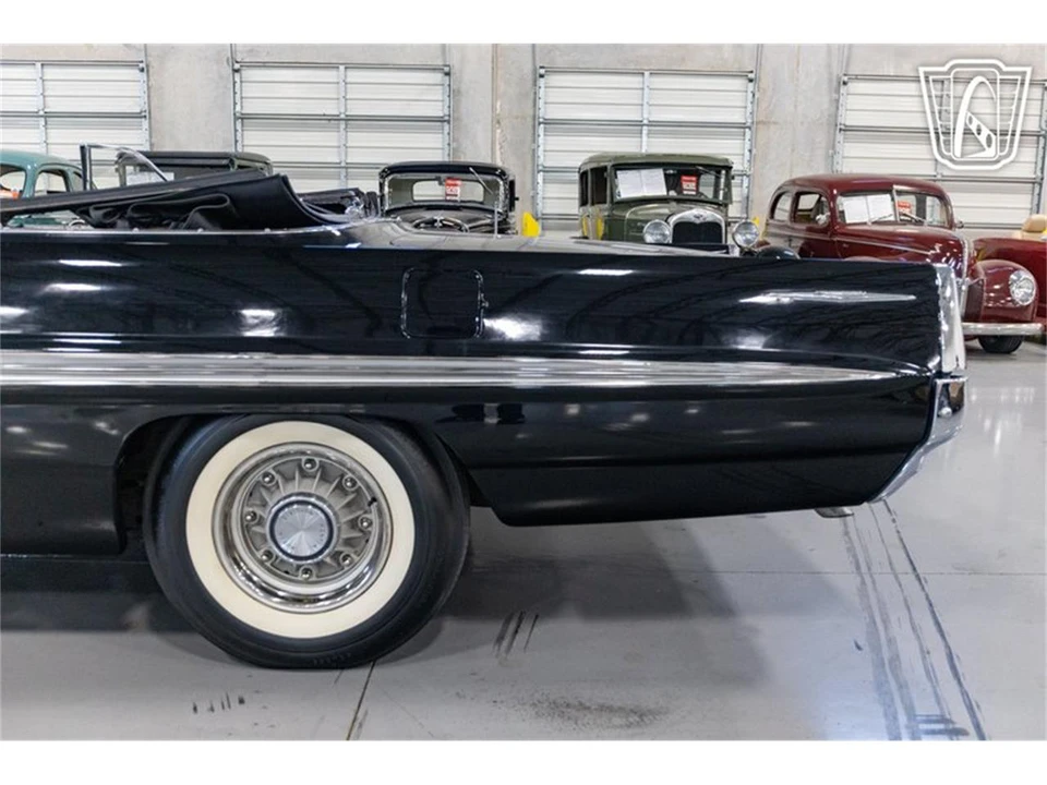 1961 Pontiac Bonneville 2nd Gen - Image 25 of 31