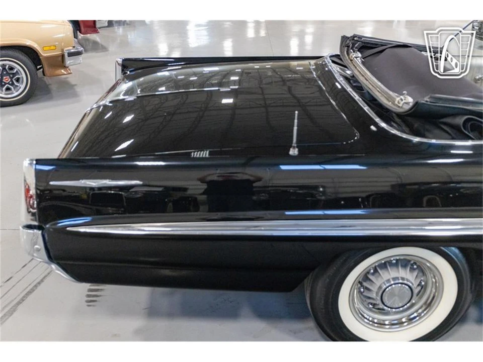 1961 Pontiac Bonneville 2nd Gen - Image 30 of 31