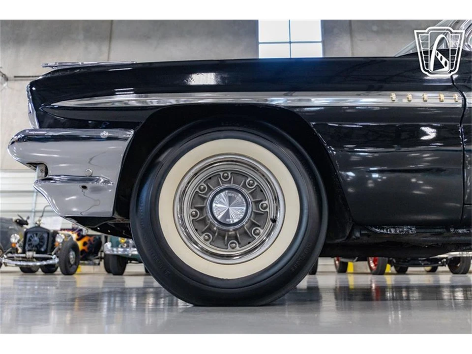 1961 Pontiac Bonneville 2nd Gen - Image 20 of 31