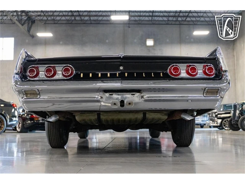 1961 Pontiac Bonneville 2nd Gen - Image 11 of 31