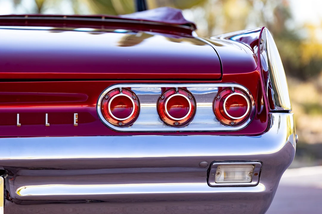 1961 Pontiac Bonneville 2nd Gen - Image 25 of 31