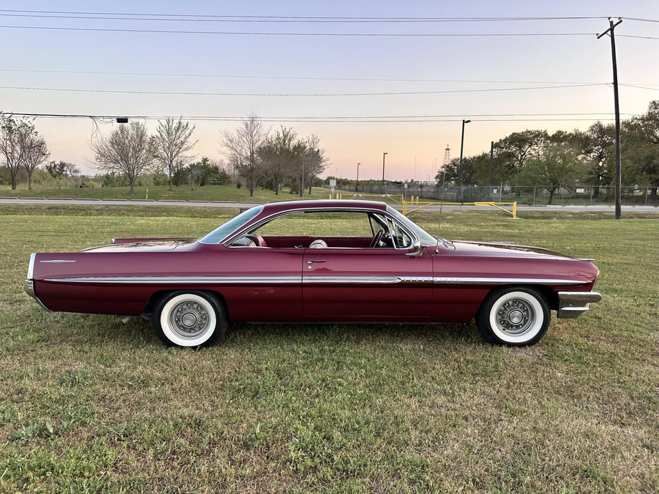1961 Pontiac Bonneville 2nd Gen - Image 4 of 31