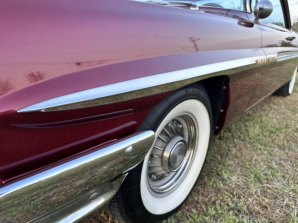 1961 Pontiac Bonneville 2nd Gen - Image 21 of 31