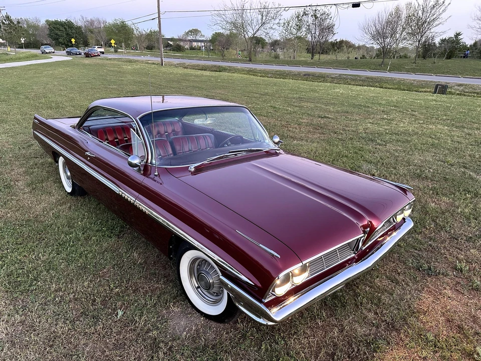 1961 Pontiac Bonneville 2nd Gen - Image 11 of 31