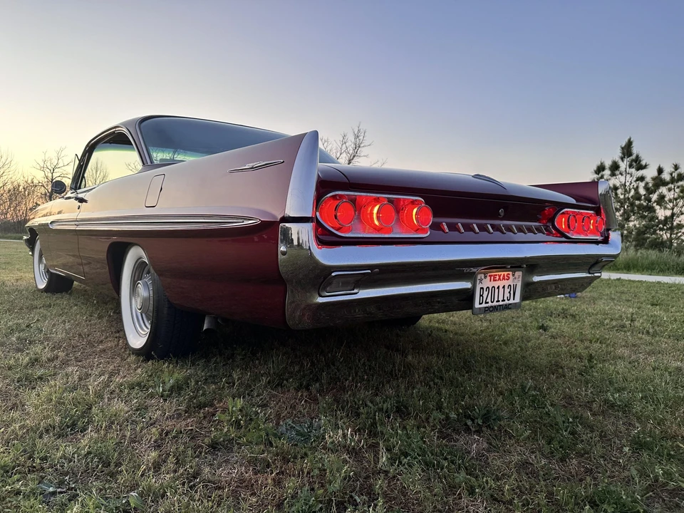 1961 Pontiac Bonneville 2nd Gen - Image 16 of 31