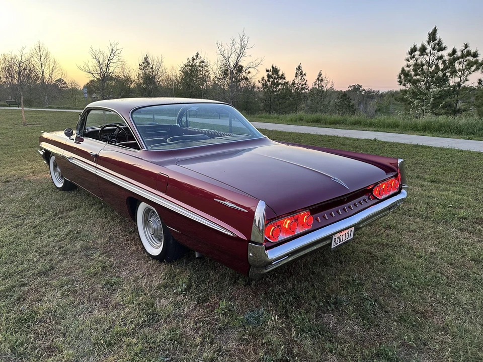 1961 Pontiac Bonneville 2nd Gen - Image 15 of 31