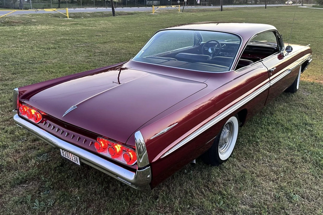 1961 Pontiac Bonneville 2nd Gen - Image 13 of 31