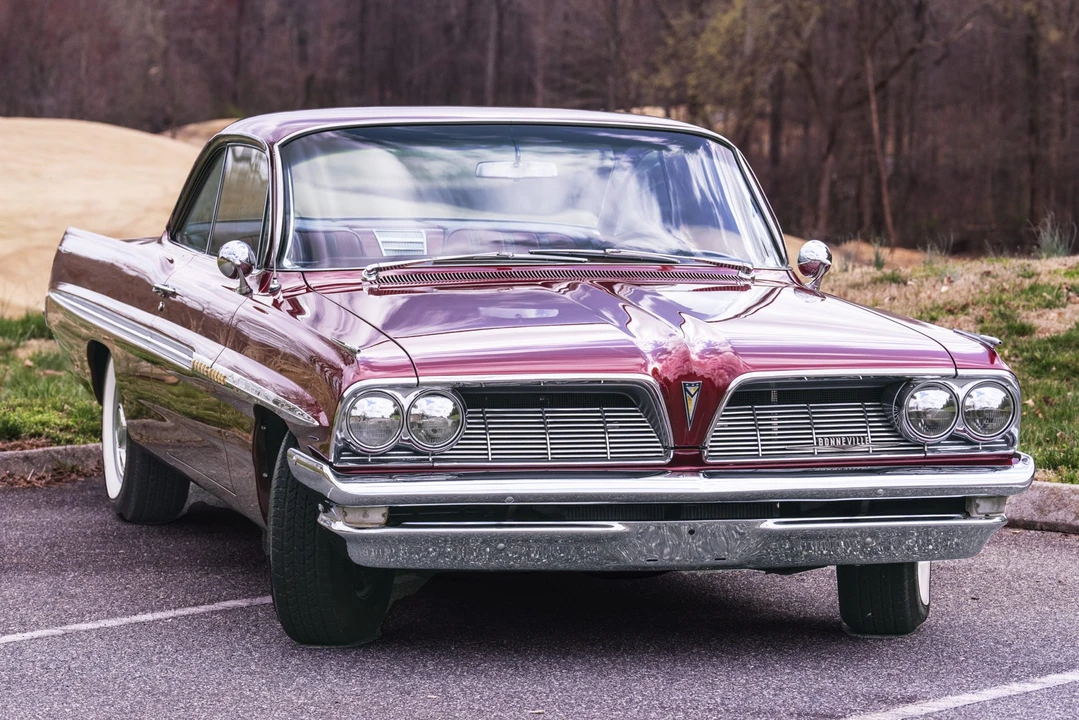 1961 Pontiac Bonneville 2nd Gen - Image 2 of 31