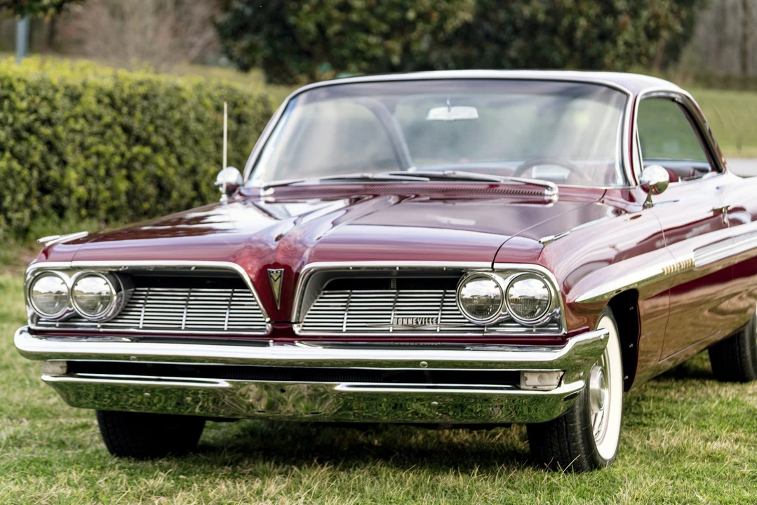 1961 Pontiac Bonneville 2nd Gen - Image 10 of 31