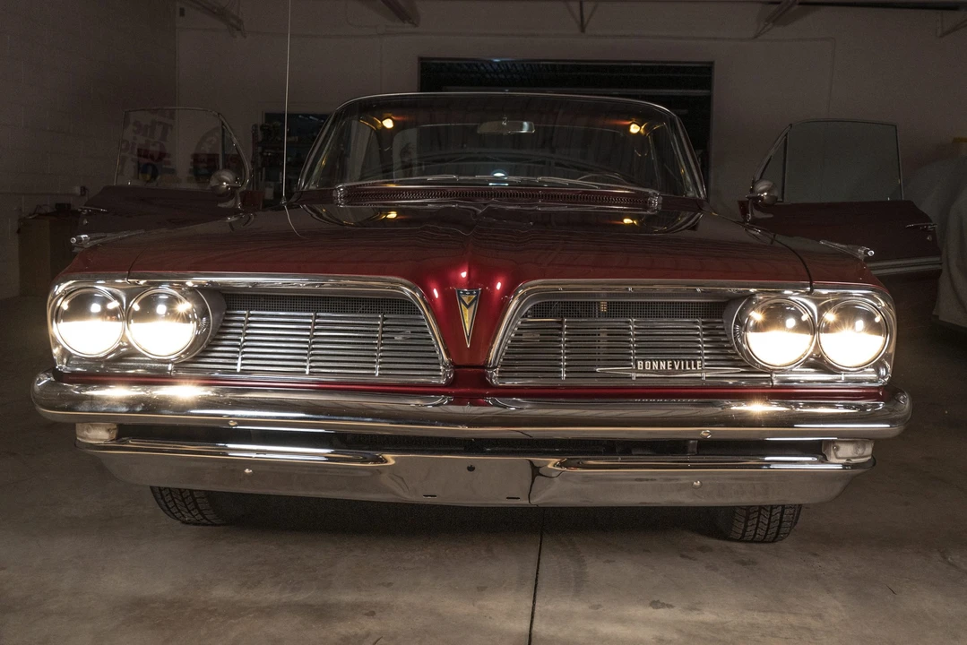 1961 Pontiac Bonneville 2nd Gen - Image 11 of 31