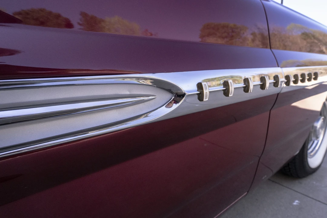 1961 Pontiac Bonneville 2nd Gen - Image 26 of 31