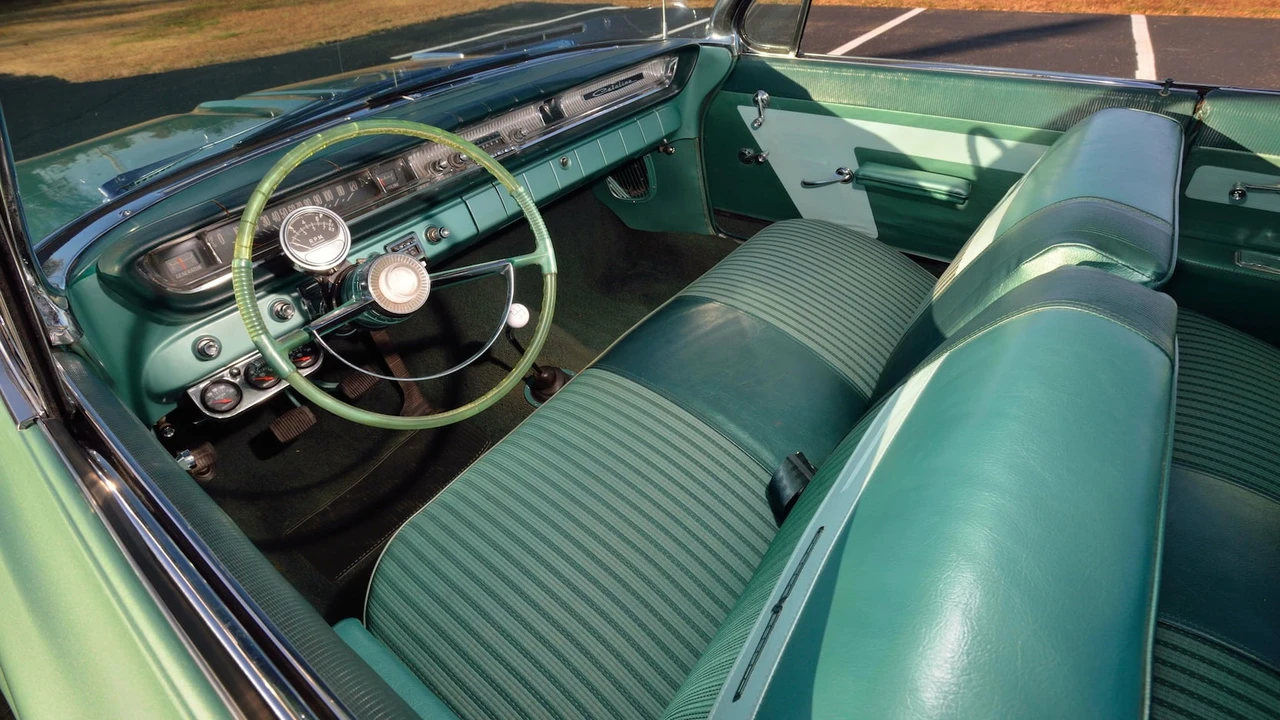 1961 Pontiac Catalina 3rd Gen - Image 4 of 31