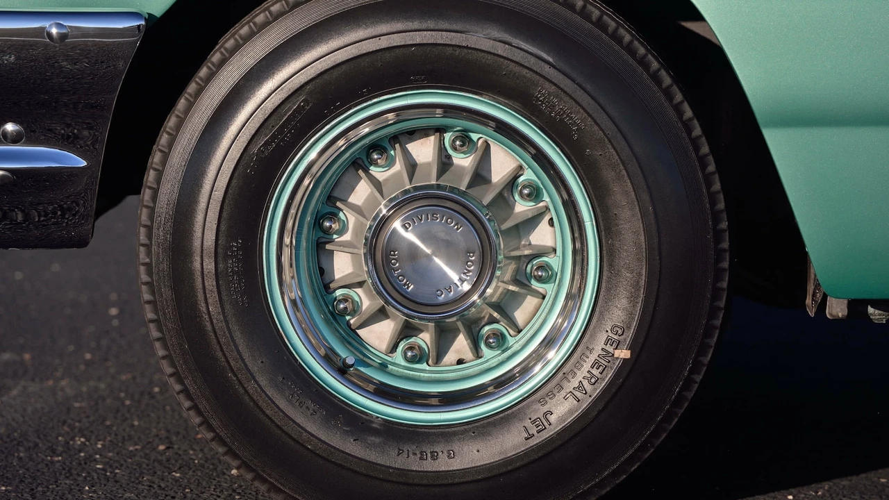 1961 Pontiac Catalina 3rd Gen - Image 15 of 31