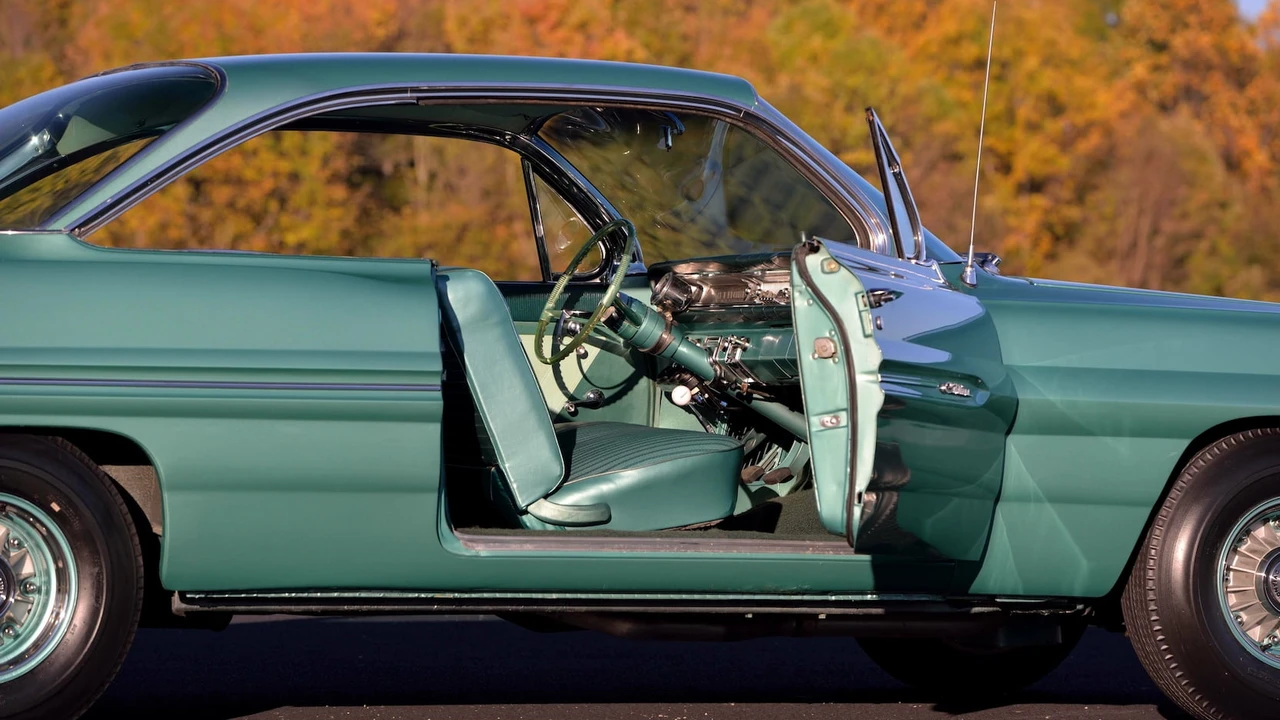 1961 Pontiac Catalina 3rd Gen - Image 17 of 31