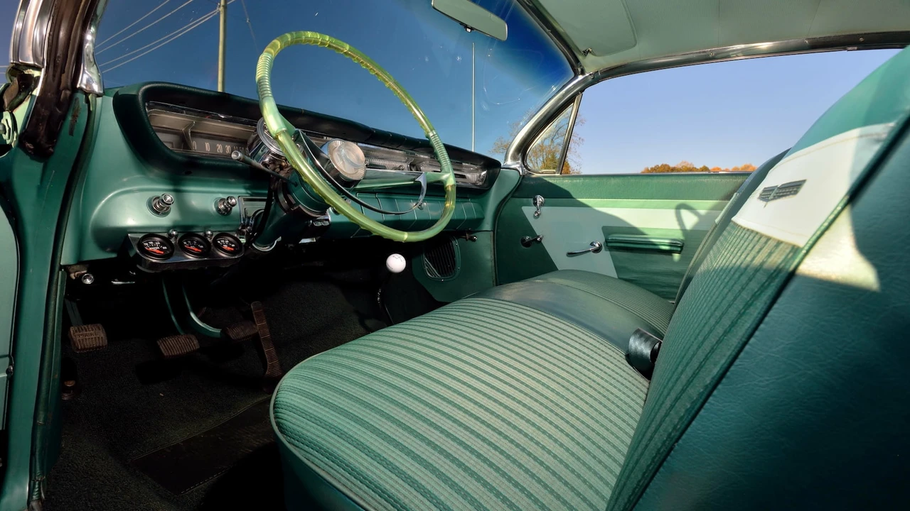 1961 Pontiac Catalina 3rd Gen - Image 22 of 31