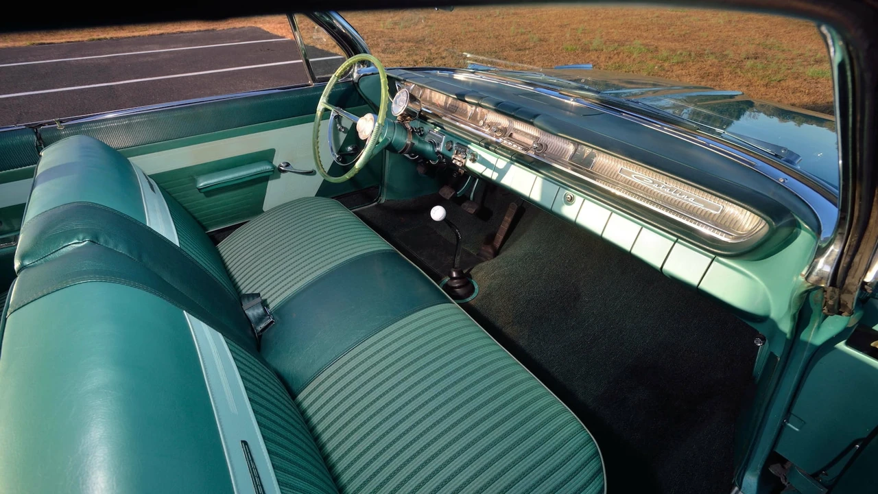 1961 Pontiac Catalina 3rd Gen - Image 26 of 31
