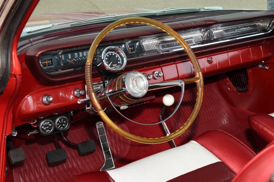 1961 Pontiac Catalina 3rd Gen - Image 28 of 31