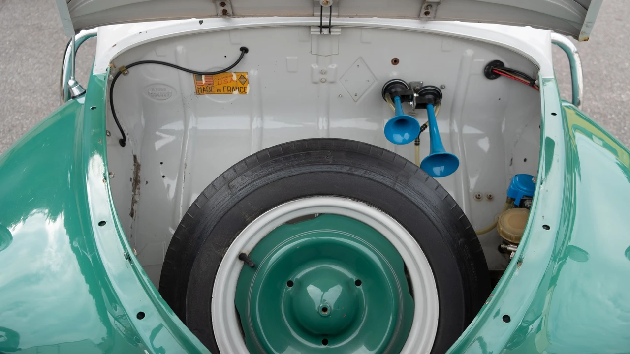 1961 Renault 4CV Convertible - Image 15 of 18