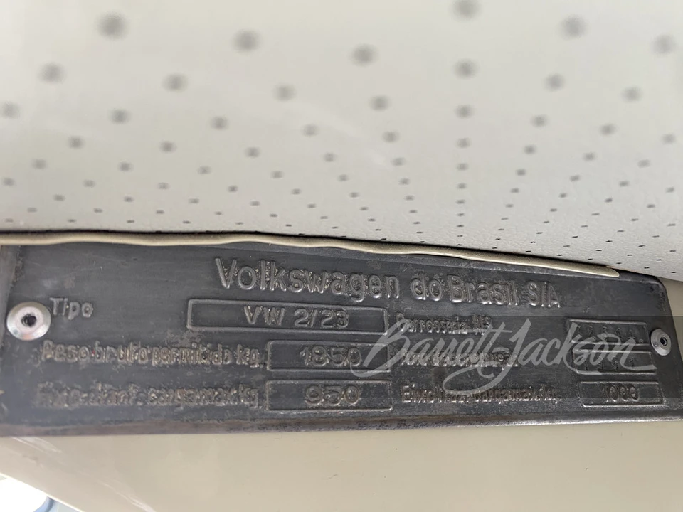 1961 Volkswagen Split-Window Bus - Image 9 of 31