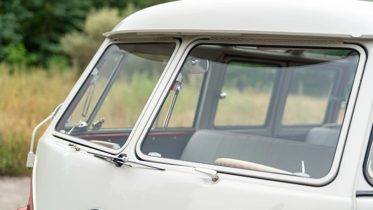 1961 Volkswagen Split-Window Bus - Image 16 of 31