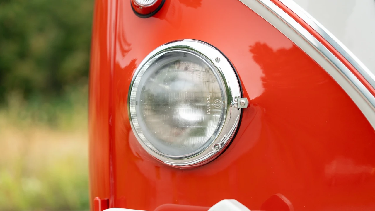 1961 Volkswagen Split-Window Bus - Image 21 of 31