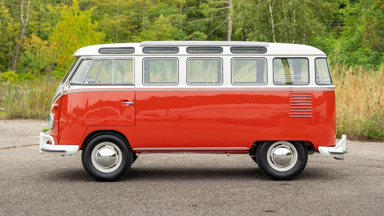 1961 Volkswagen Split-Window Bus - Image 5 of 31