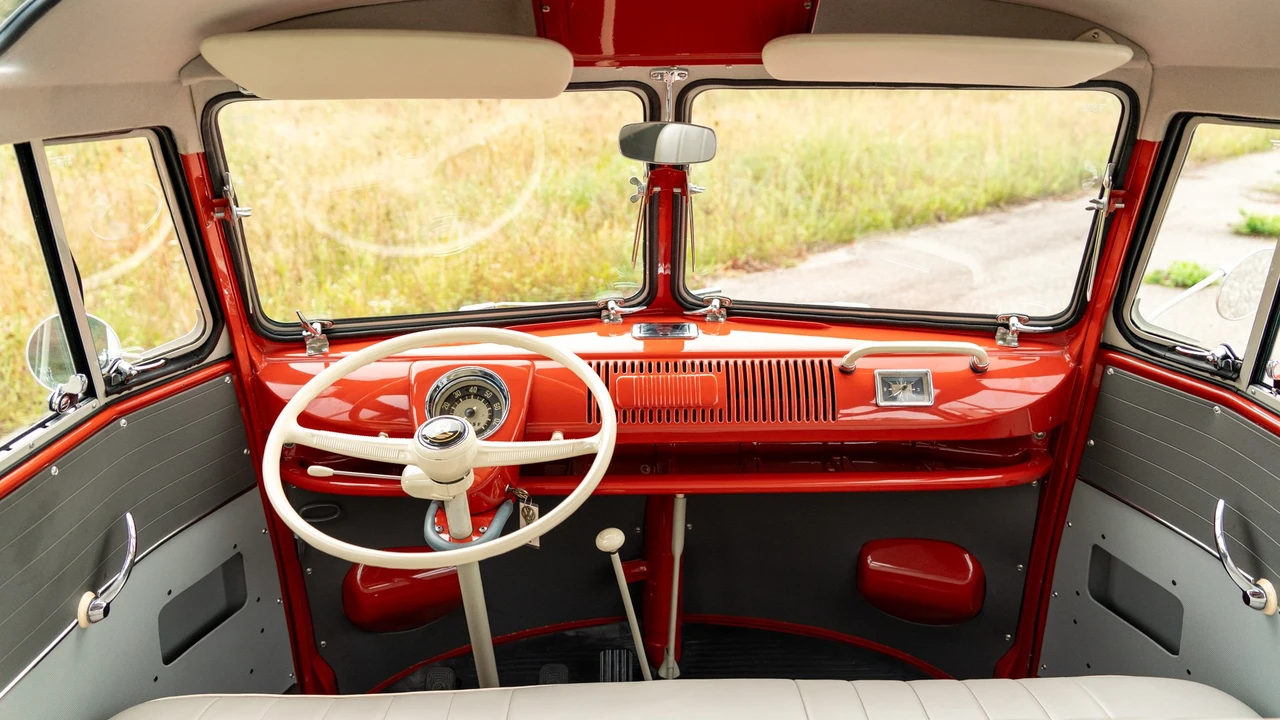 1961 Volkswagen Split-Window Bus - Image 7 of 31