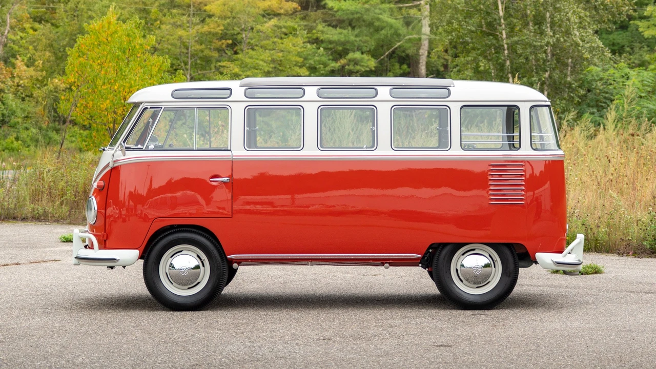 1961 Volkswagen Split-Window Bus - Image 15 of 31