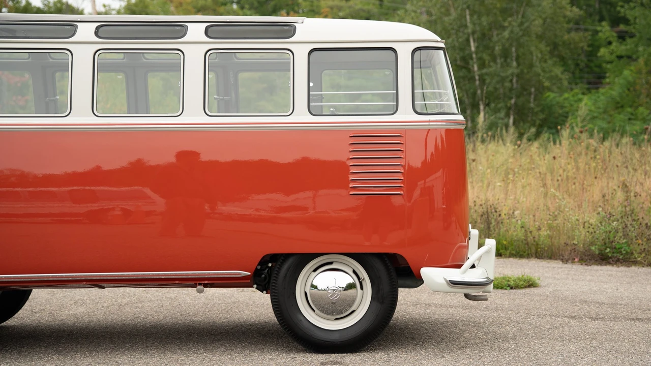 1961 Volkswagen Split-Window Bus - Image 11 of 31