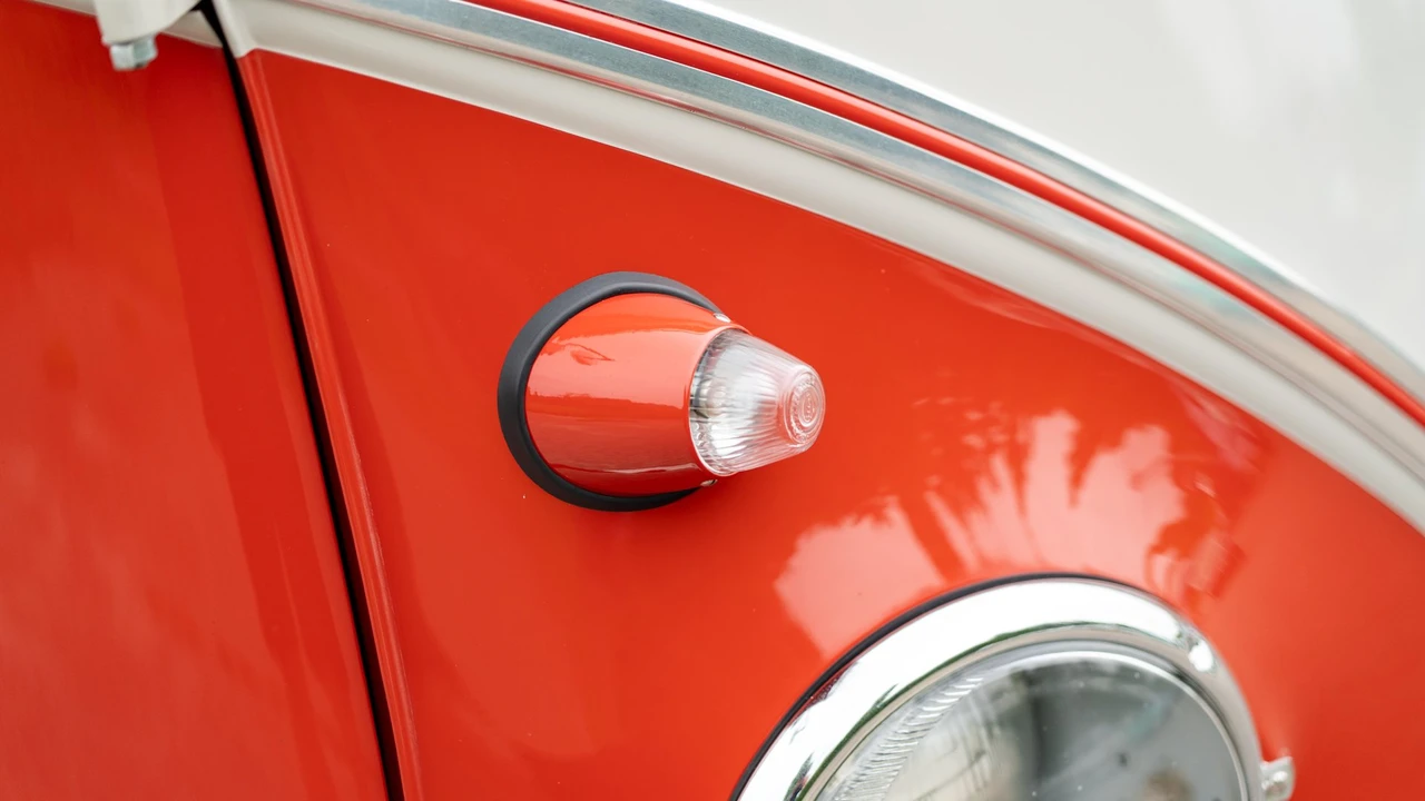 1961 Volkswagen Split-Window Bus - Image 28 of 31