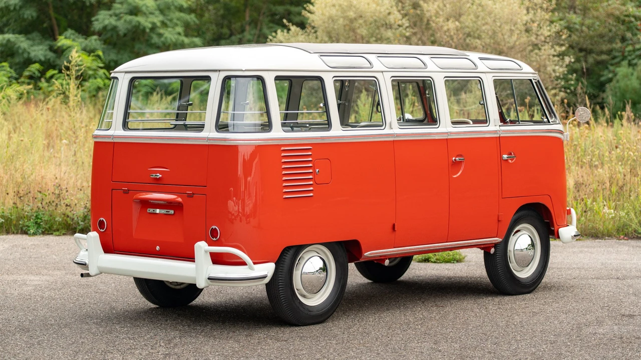 1961 Volkswagen Split-Window Bus - Image 4 of 31