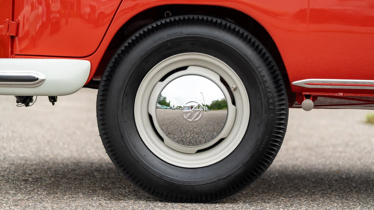 1961 Volkswagen Split-Window Bus - Image 26 of 31